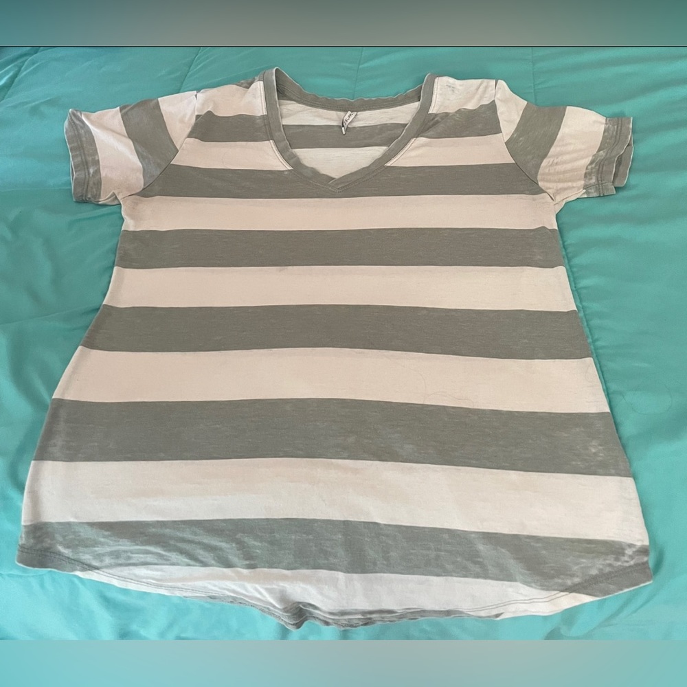 💛🤍Summer/Spring Shirt🤍💛